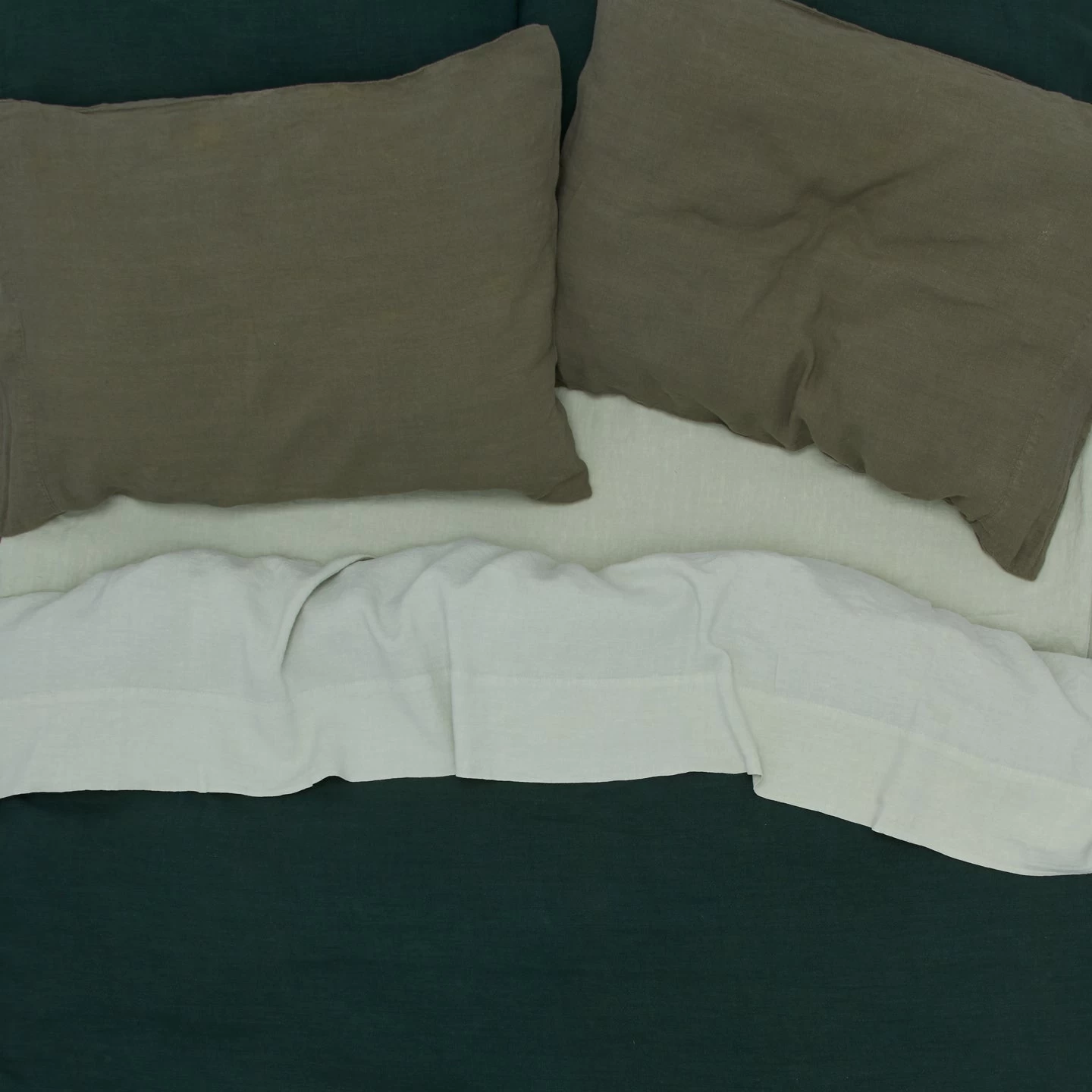 Simple Linen Fitted Sheet - Sage - Image 4