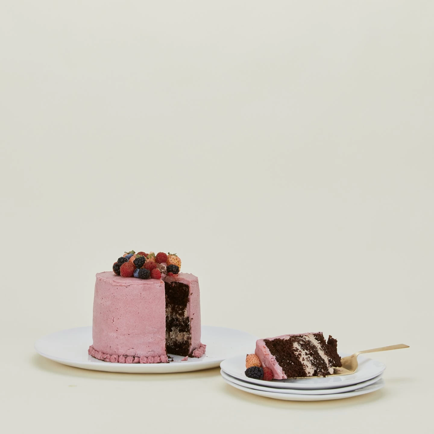 Strata Round Serving Platter - White